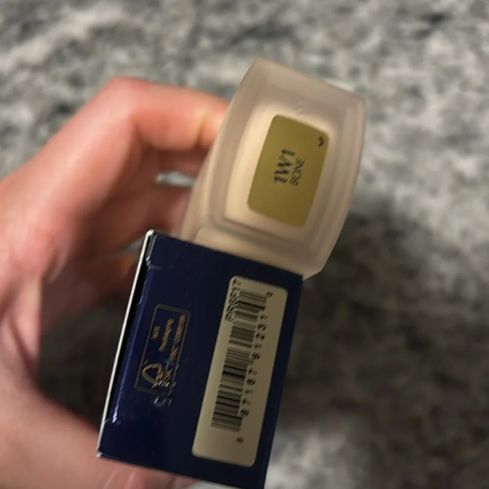 Estee Lauder Futurist SkinTint Serum 1W1 Bone Botanical Oil Infusion SPF 20 NIB - Picture 3 of 3